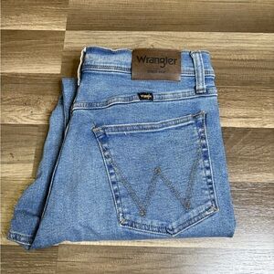 Wrangler Men's Medium Wash Blue Denim Straight Leg Jeans Cotton Stretch 5-Pocket